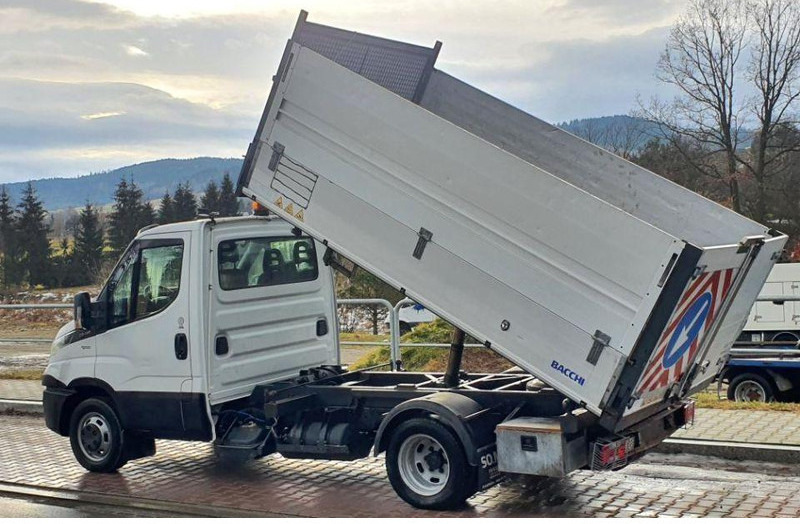 Iveco Daily 35c-14 3 way tipper BENZIN - Furgone ribaltabile: foto 3 Iveco Daily 35c-14 3 way tipper BENZIN - Furgone ribaltabile: foto 3