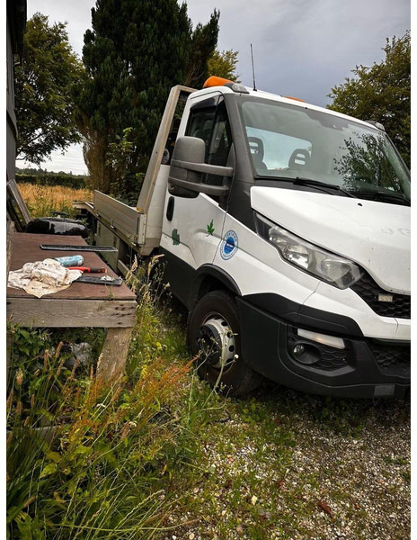 Iveco Daily 70C17 - Car transporter + crane - Camion bisarca: foto 2 Iveco Daily 70C17 - Car transporter + crane - Camion bisarca: foto 2