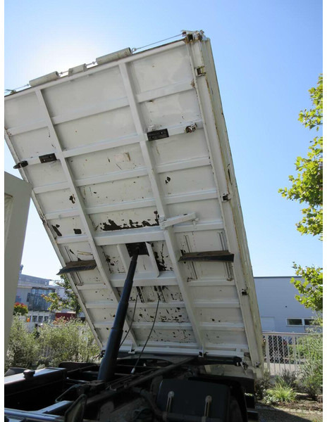 Iveco Eurocargo 120E25 - 3 way tipper - Autocarro ribaltabile: foto 4 Iveco Eurocargo 120E25 - 3 way tipper - Autocarro ribaltabile: foto 4