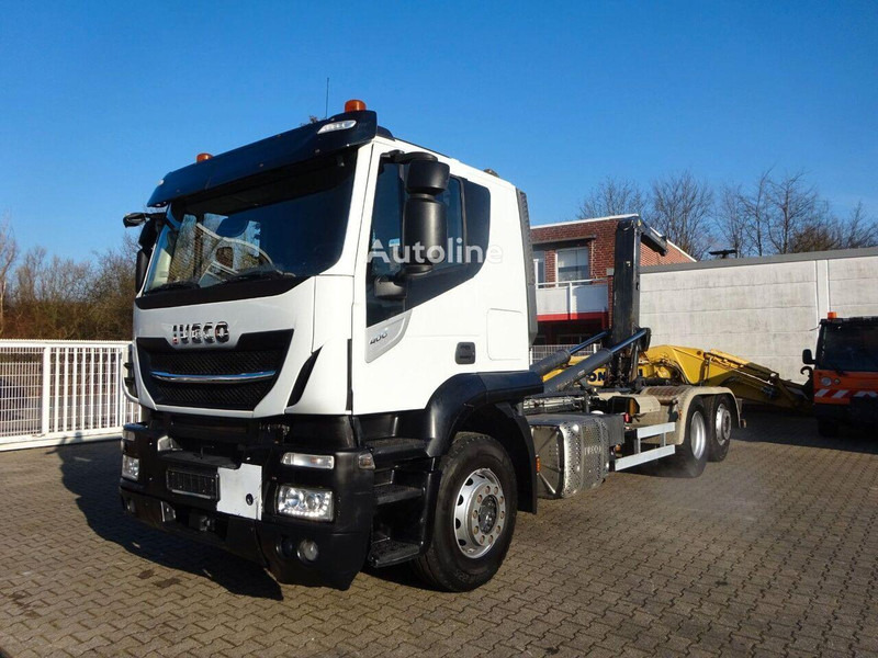 Iveco STRALIS 400 - Hook lift truck - Autocarro scarrabile, Camion con gru: foto 3 Iveco STRALIS 400 - Hook lift truck - Autocarro scarrabile, Camion con gru: foto 3