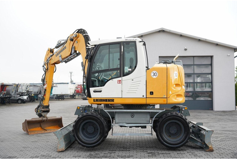 Liebherr 910 COMPACT LITRONIC / KOPARKA KOŁOWA / KLIMATYZACJA / KAMERA - Escavatore gommato: foto 2 Liebherr 910 COMPACT LITRONIC / KOPARKA KOŁOWA / KLIMATYZACJA / KAMERA - Escavatore gommato: foto 2