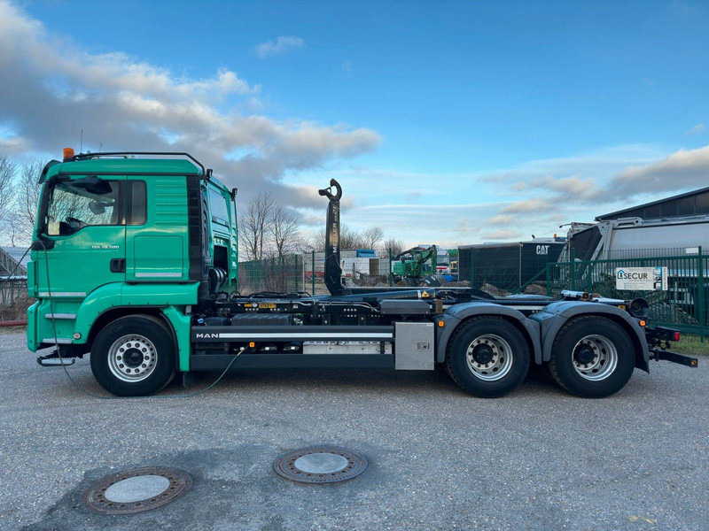 MAN 26.500 6x2 Retarder Meiller Funk | Motorschaden - Autocarro con pianale/ Cassone fisso, Camion con gru: foto 2 MAN 26.500 6x2 Retarder Meiller Funk | Motorschaden - Autocarro con pianale/ Cassone fisso, Camion con gru: foto 2
