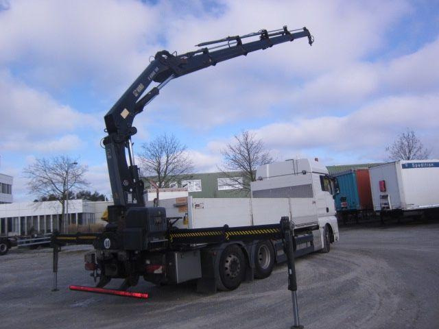 MAN TGX 26.440 mit Hiab-Kran Funkfernbedienung - Autocarro con pianale/ Cassone fisso, Camion con gru: foto 5 MAN TGX 26.440 mit Hiab-Kran Funkfernbedienung - Autocarro con pianale/ Cassone fisso, Camion con gru: foto 5