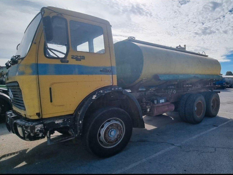 Mercedes-Benz 2219 6x4 Vízszállító Tartálykocsi - Camion cisterna: foto 3 Mercedes-Benz 2219 6x4 Vízszállító Tartálykocsi - Camion cisterna: foto 3