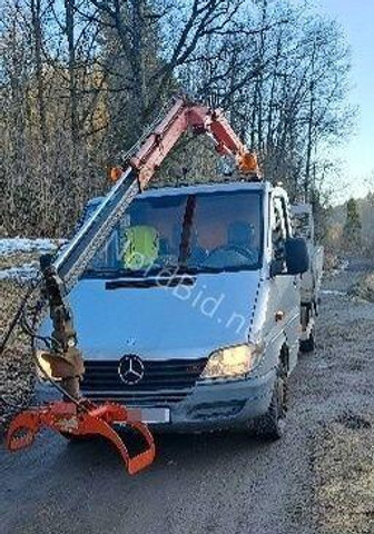 Mercedes-Benz 413 - Doka tipper+crane with gripper - Autocarro ribaltabile, Camion con gru: foto 1 Mercedes-Benz 413 - Doka tipper+crane with gripper - Autocarro ribaltabile, Camion con gru: foto 1