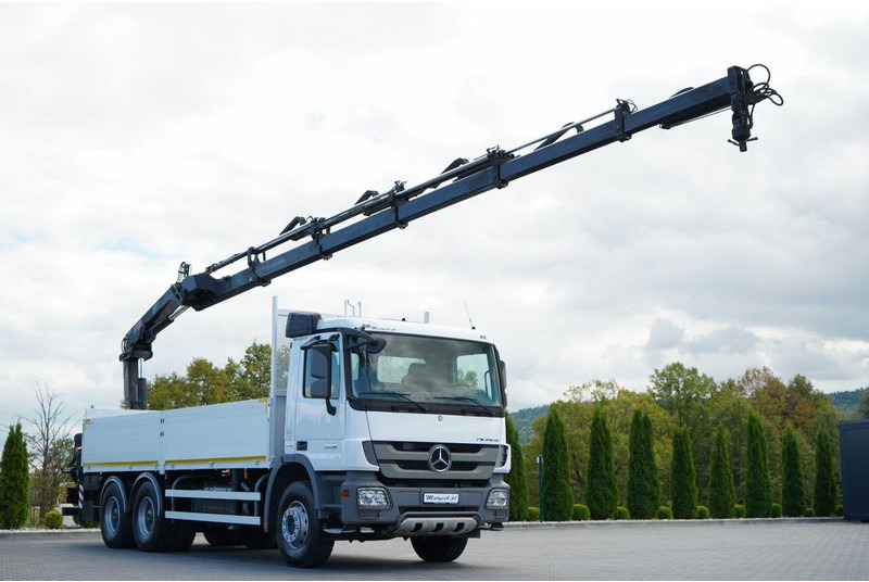 Mercedes-Benz ACTROS 2636 / 6x4 / SKRZYNIOWY 6,5 M + HDS HIAB / MOCNA PODŁOGA - Autocarro con pianale/ Cassone fisso, Camion con gru: foto 1 Mercedes-Benz ACTROS 2636 / 6x4 / SKRZYNIOWY 6,5 M + HDS HIAB / MOCNA PODŁOGA - Autocarro con pianale/ Cassone fisso, Camion con gru: foto 1