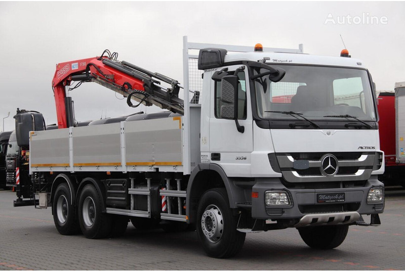Mercedes-Benz ACTROS 3336 - Autocarro con pianale/ Cassone fisso, Camion con gru: foto 2 Mercedes-Benz ACTROS 3336 - Autocarro con pianale/ Cassone fisso, Camion con gru: foto 2