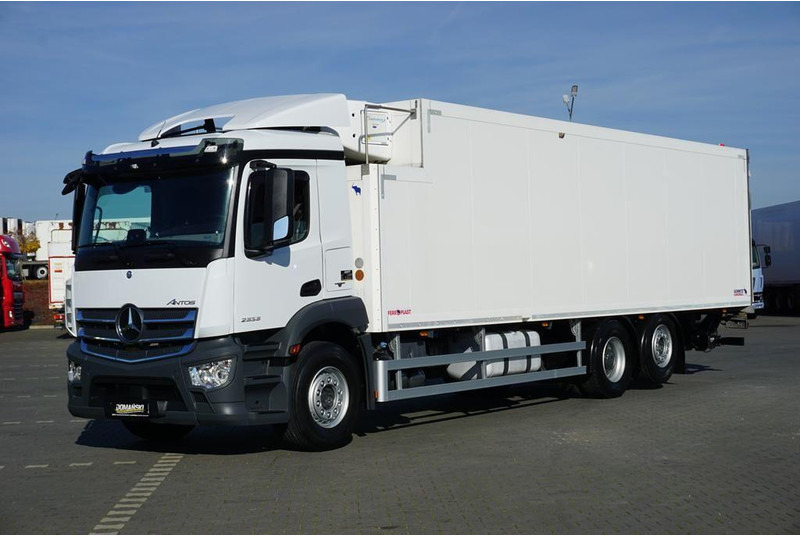 Mercedes-Benz ANTOS / 2535 / EURO 6 / CHŁODNIA + WINDA / 23 PALETY / OŚ SKRĘTN - Autocarro frigorifero: foto 1 Mercedes-Benz ANTOS / 2535 / EURO 6 / CHŁODNIA + WINDA / 23 PALETY / OŚ SKRĘTN - Autocarro frigorifero: foto 1