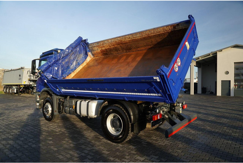 Autocarro ribaltabile Mercedes-Benz AROCS 1853 / 4X2 / WYWROTKA 3 STRONNA / MEILLER KIPER / EURO 6 /: foto 11 Autocarro ribaltabile Mercedes-Benz AROCS 1853 / 4X2 / WYWROTKA 3 STRONNA / MEILLER KIPER / EURO 6 /: foto 11