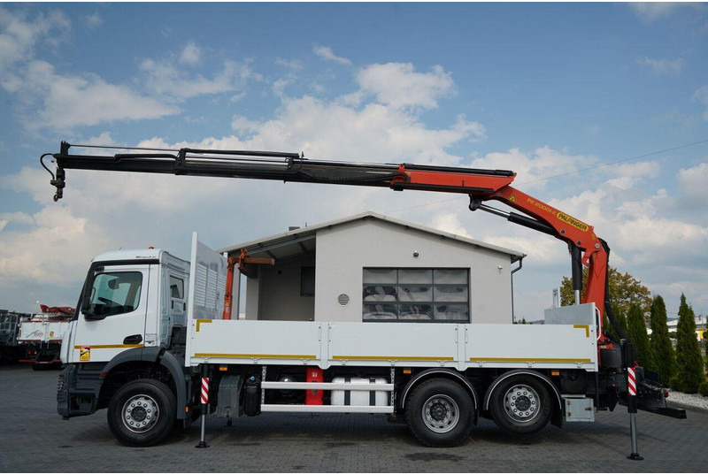 Mercedes-Benz AROCS 2643 - Autocarro con pianale/ Cassone fisso, Camion con gru: foto 4 Mercedes-Benz AROCS 2643 - Autocarro con pianale/ Cassone fisso, Camion con gru: foto 4