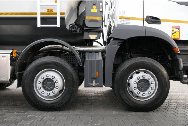 Autocarro ribaltabile Mercedes-Benz AROCS 3246 / 8x4 / WYWROTKA / TYLNOZSYP / EURO 6 / OPONY 100 %: foto 17 Autocarro ribaltabile Mercedes-Benz AROCS 3246 / 8x4 / WYWROTKA / TYLNOZSYP / EURO 6 / OPONY 100 %: foto 17