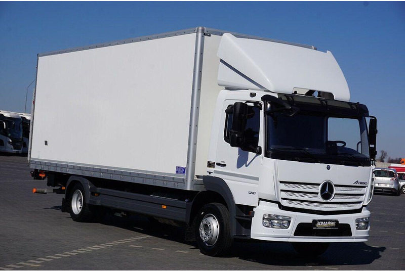 Mercedes-Benz ATEGO / 1221 / ACC / EURO 6 / KONTENER + WINDA / 17 PALET - Autocarro furgonato: foto 1 Mercedes-Benz ATEGO / 1221 / ACC / EURO 6 / KONTENER + WINDA / 17 PALET - Autocarro furgonato: foto 1