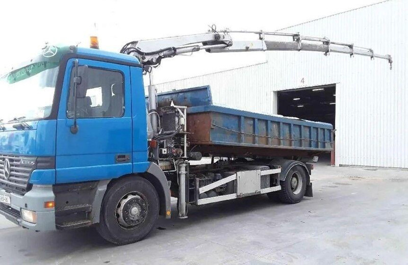 Mercedes-Benz Actros 1835 - Autocarro con pianale/ Cassone fisso, Camion con gru: foto 1 Mercedes-Benz Actros 1835 - Autocarro con pianale/ Cassone fisso, Camion con gru: foto 1