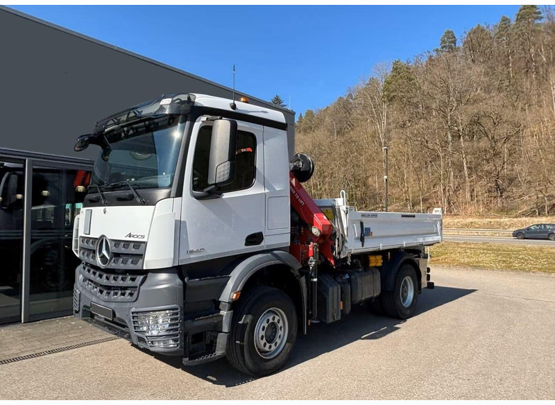 Mercedes-Benz Arocs 1840 - 3 way tipper truck + crane - Autocarro ribaltabile, Camion con gru: foto 1 Mercedes-Benz Arocs 1840 - 3 way tipper truck + crane - Autocarro ribaltabile, Camion con gru: foto 1
