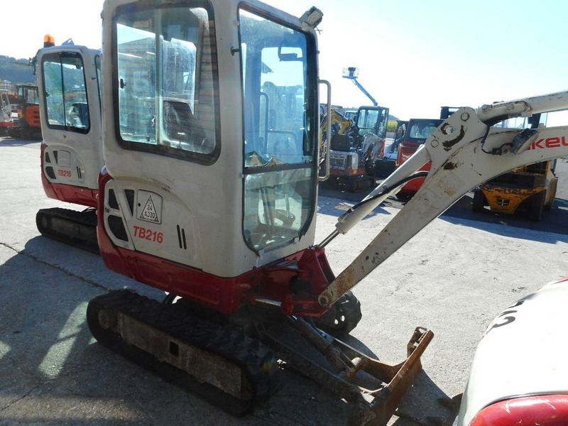 Takeuchi TB 216 Mini lánctalpas forgó-kotró - Escavatore cingolato: foto 2 Takeuchi TB 216 Mini lánctalpas forgó-kotró - Escavatore cingolato: foto 2