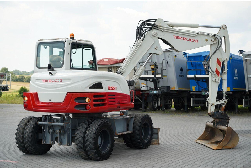 Takeuchi TB 295 W / KOPARKA KOŁOWA / 2016 ROK / PO KONTRAKCIE SERWISOWYM - Escavatore gommato: foto 4 Takeuchi TB 295 W / KOPARKA KOŁOWA / 2016 ROK / PO KONTRAKCIE SERWISOWYM - Escavatore gommato: foto 4