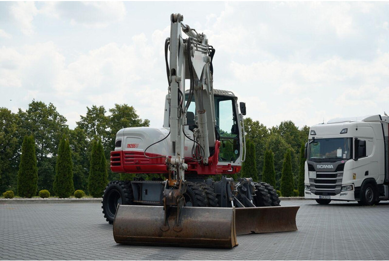 Takeuchi TB 295 W / KOPARKA KOŁOWA / 2016 ROK / PO KONTRAKCIE SERWISOWYM - Escavatore gommato: foto 5 Takeuchi TB 295 W / KOPARKA KOŁOWA / 2016 ROK / PO KONTRAKCIE SERWISOWYM - Escavatore gommato: foto 5