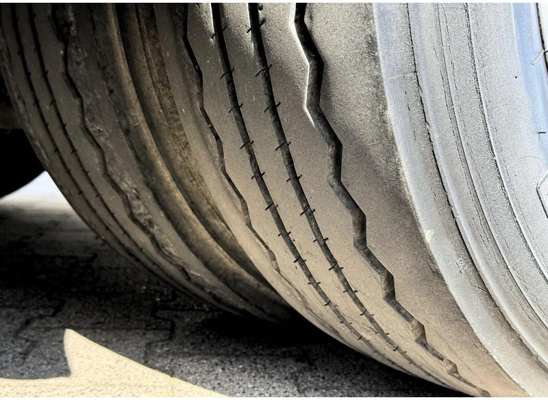 Trattore stradale Renault T 380: foto 14