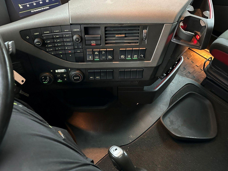 Volvo FH 13 460 + Palfinger PK 18002 - Autocarro con pianale/ Cassone fisso, Camion con gru: foto 5 Volvo FH 13 460 + Palfinger PK 18002 - Autocarro con pianale/ Cassone fisso, Camion con gru: foto 5