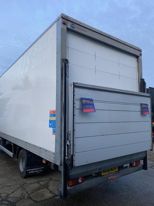 IVECO 75E16 7.5TON 20 ft boxvan with Tail Lift - Autocarro furgonato: foto 4 IVECO 75E16 7.5TON 20 ft boxvan with Tail Lift - Autocarro furgonato: foto 4