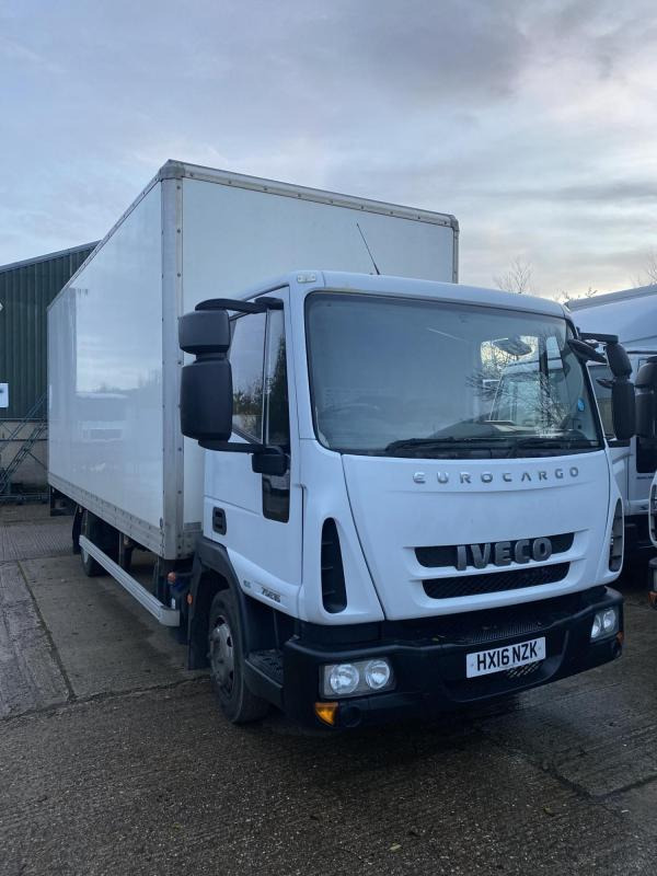 IVECO 75E16 7.5TON 20 ft boxvan with Tail Lift - Autocarro furgonato: foto 1 IVECO 75E16 7.5TON 20 ft boxvan with Tail Lift - Autocarro furgonato: foto 1