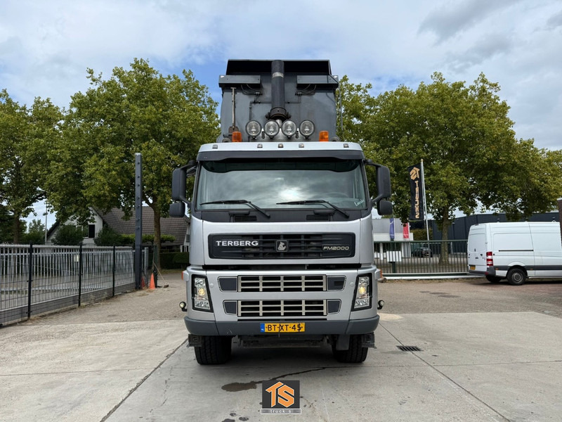 Volvo FM2000-T TERBERG 8X8 - EURO 5 - AUTOMATIC - KIPPER/TIPPER - NL TRUCK - ISOLATED HARDOX - TOP! - Autocarro ribaltabile: foto 2 Volvo FM2000-T TERBERG 8X8 - EURO 5 - AUTOMATIC - KIPPER/TIPPER - NL TRUCK - ISOLATED HARDOX - TOP! - Autocarro ribaltabile: foto 2