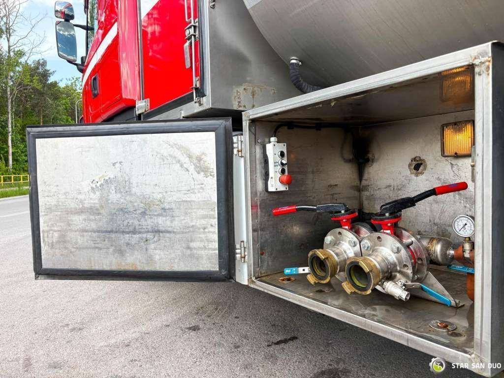Scania D 320 FIRE BRIGADE Tank 12,000 Litres - Camion: foto 2 Scania D 320 FIRE BRIGADE Tank 12,000 Litres - Camion: foto 2