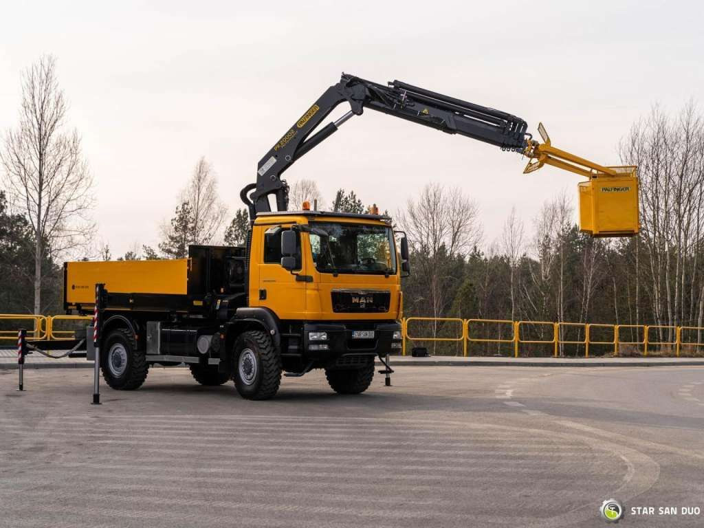 MAN TGM 18.340 4x4 PALFINGER PK 20002 CRANE BASKET MAN TGM 18.340 4x4 PALFINGER PK 20002 CRANE BASKET - Camion con gru, Autocarro con pianale/ Cassone fisso: foto 2 MAN TGM 18.340 4x4 PALFINGER PK 20002 CRANE BASKET MAN TGM 18.340 4x4 PALFINGER PK 20002 CRANE BASKET - Camion con gru, Autocarro con pianale/ Cassone fisso: foto 2