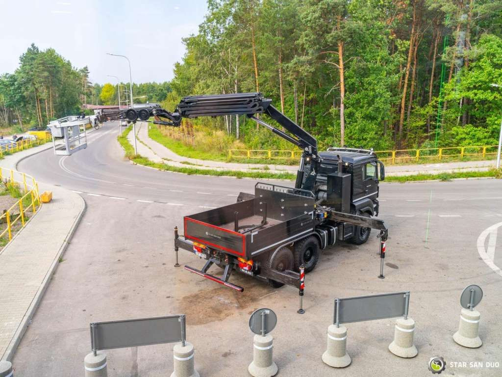 MAN TGS 26.420 6x6 HMF 3000 K6 Fly Jib Crane Basket - Camion con gru: foto 5 MAN TGS 26.420 6x6 HMF 3000 K6 Fly Jib Crane Basket - Camion con gru: foto 5