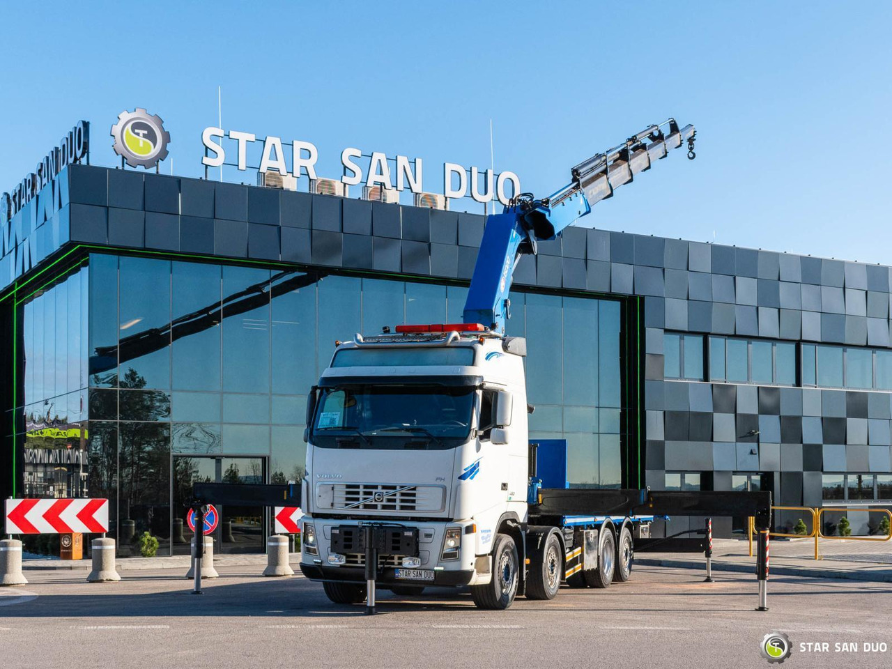 - Camion con gru: foto 1 - Camion con gru: foto 1