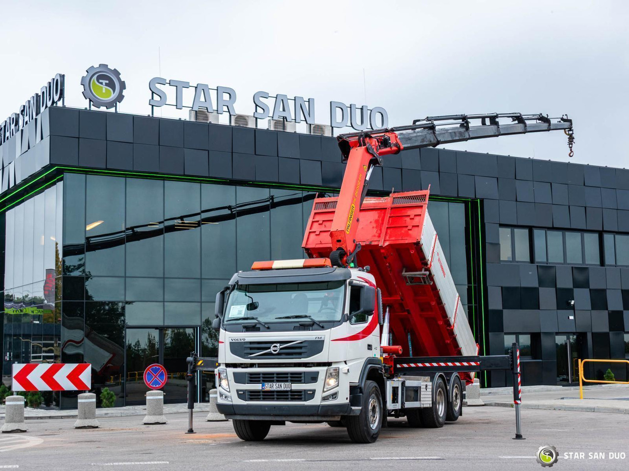 - Camion con gru: foto 1 - Camion con gru: foto 1
