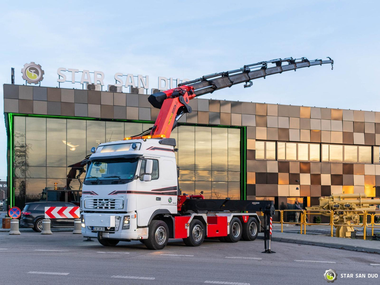 - Camion con gru: foto 1 - Camion con gru: foto 1