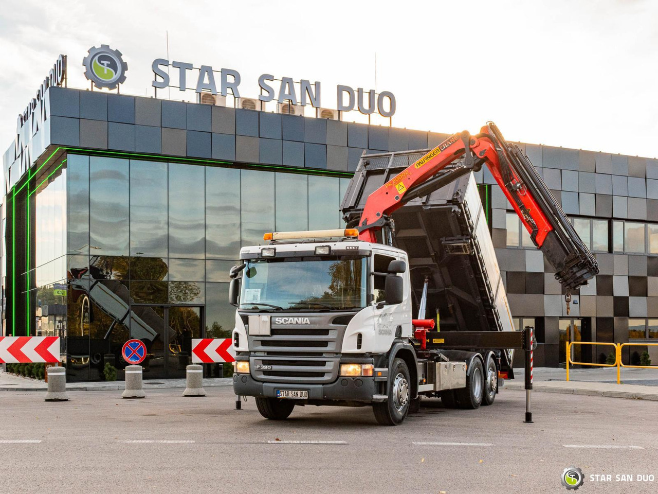 - Camion con gru: foto 5 - Camion con gru: foto 5