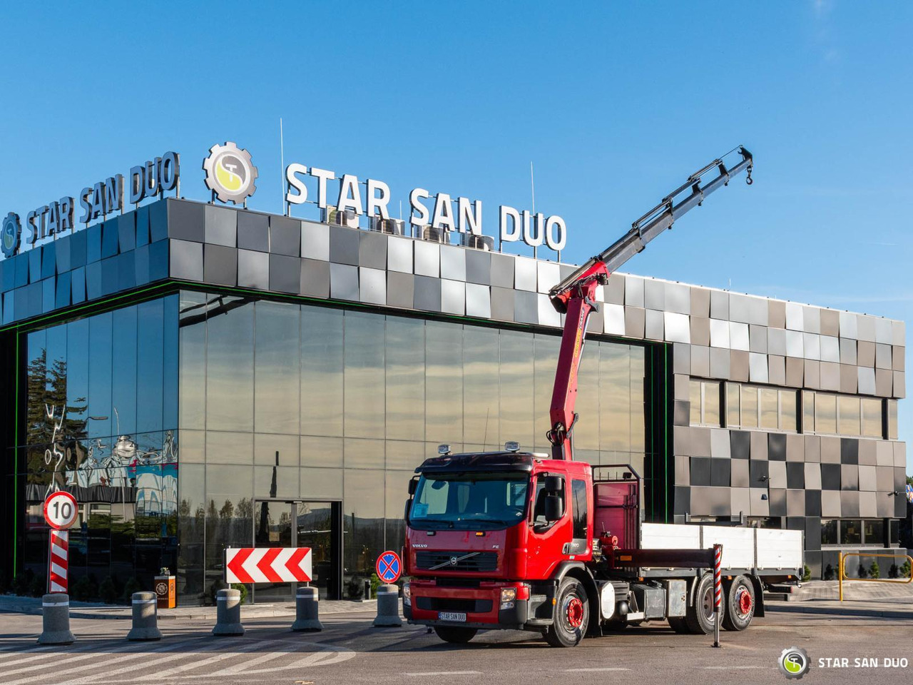 - Camion con gru: foto 1 - Camion con gru: foto 1
