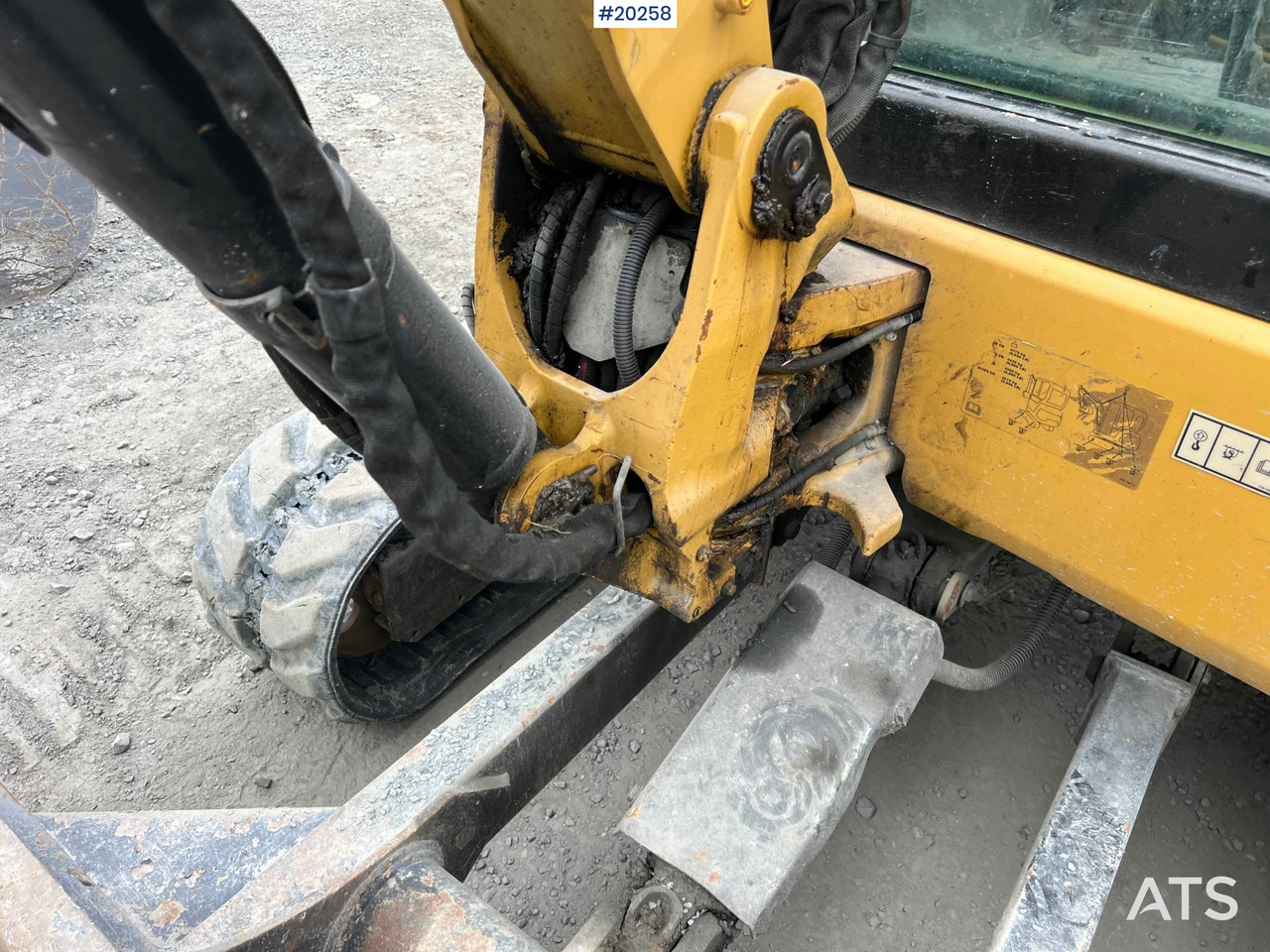 Escavatore Caterpillar 303.5ECR: foto 40