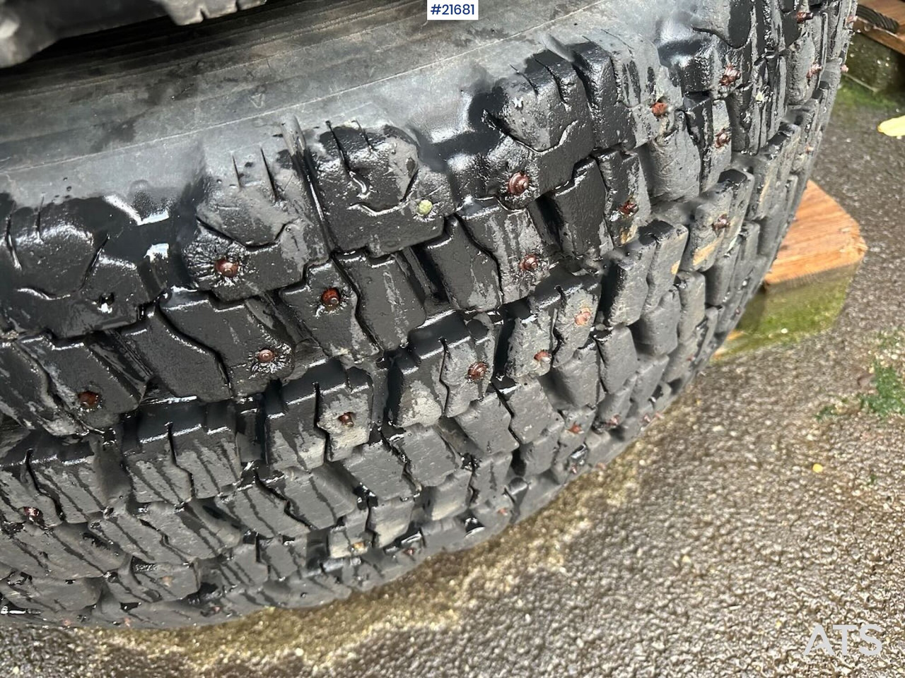 Hilo Dekkene har stått på en Volvo L60E - Cerchi e pneumatici per Macchina da cantiere: foto 3 Hilo Dekkene har stått på en Volvo L60E - Cerchi e pneumatici per Macchina da cantiere: foto 3