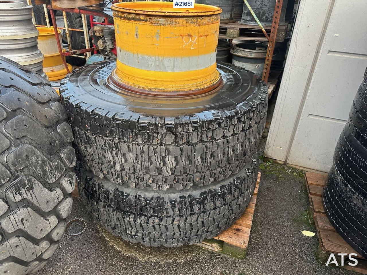 Hilo Dekkene har stått på en Volvo L60E - Cerchi e pneumatici per Macchina da cantiere: foto 1 Hilo Dekkene har stått på en Volvo L60E - Cerchi e pneumatici per Macchina da cantiere: foto 1