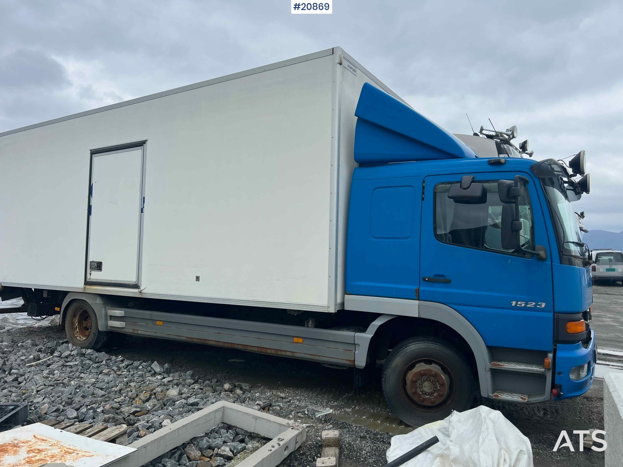 Mercedes 1523 4x2 skapbil m/ full sideåpning og lift Rep.objekt - Autocarro furgonato: foto 5 Mercedes 1523 4x2 skapbil m/ full sideåpning og lift Rep.objekt - Autocarro furgonato: foto 5