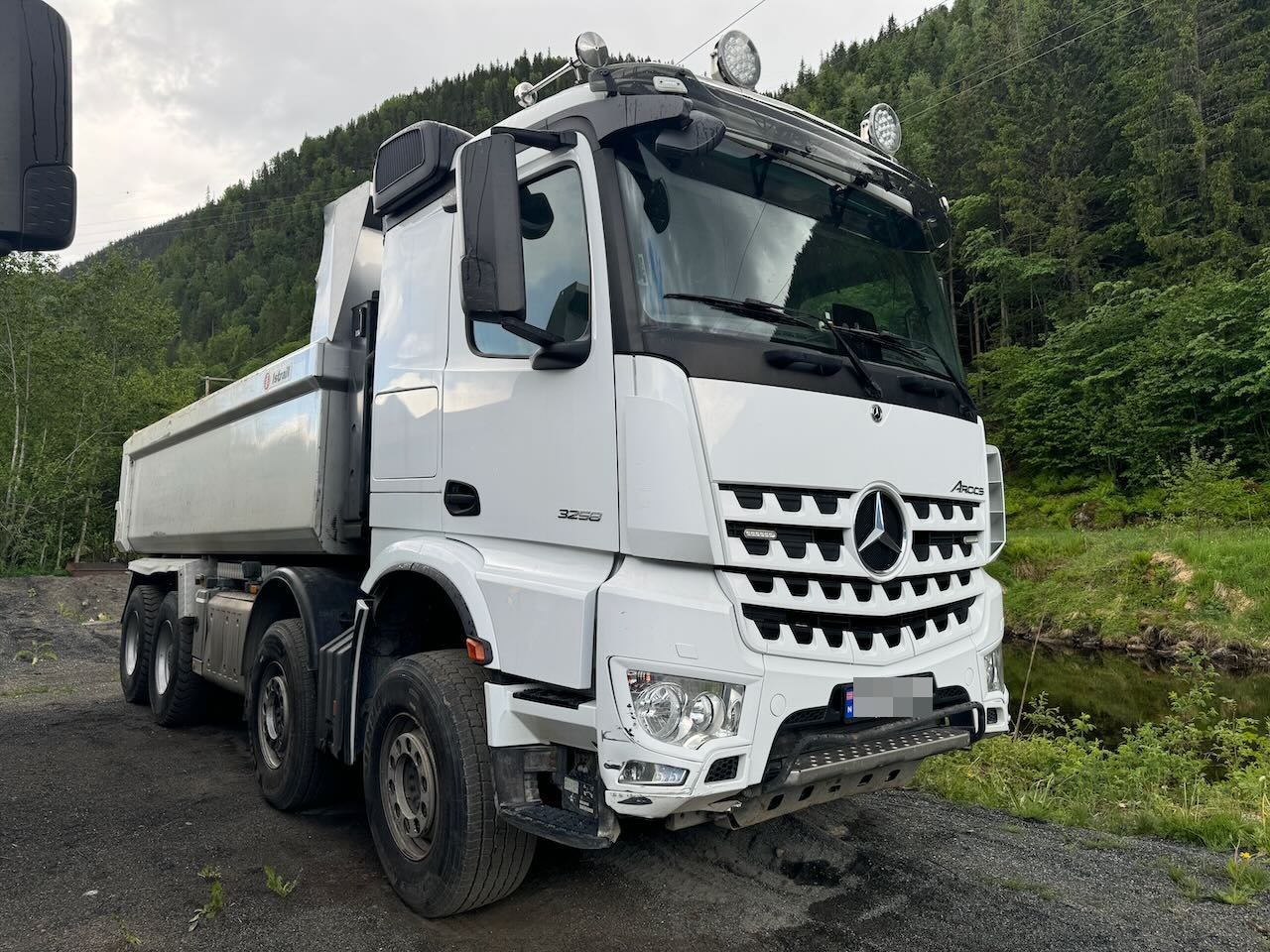 Mercedes Arocs 3258 - Autocarro ribaltabile: foto 1 Mercedes Arocs 3258 - Autocarro ribaltabile: foto 1