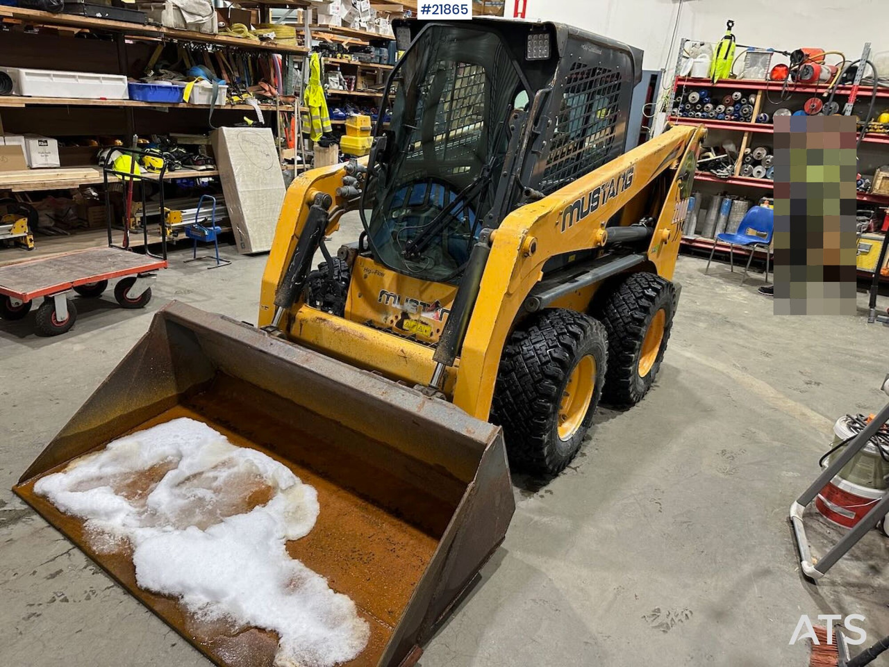 Mustang 220R kompaktlaster m/planeringskuffe og pallegafler - Minipala: foto 2 Mustang 220R kompaktlaster m/planeringskuffe og pallegafler - Minipala: foto 2