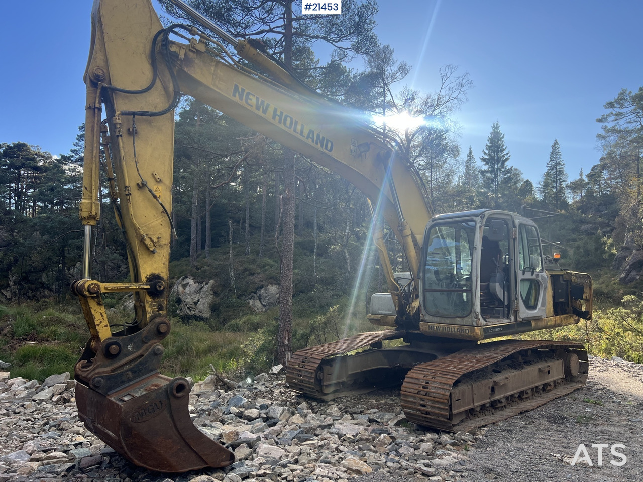 New Holland E215 Gravemaskin - Escavatore cingolato: foto 2 New Holland E215 Gravemaskin - Escavatore cingolato: foto 2