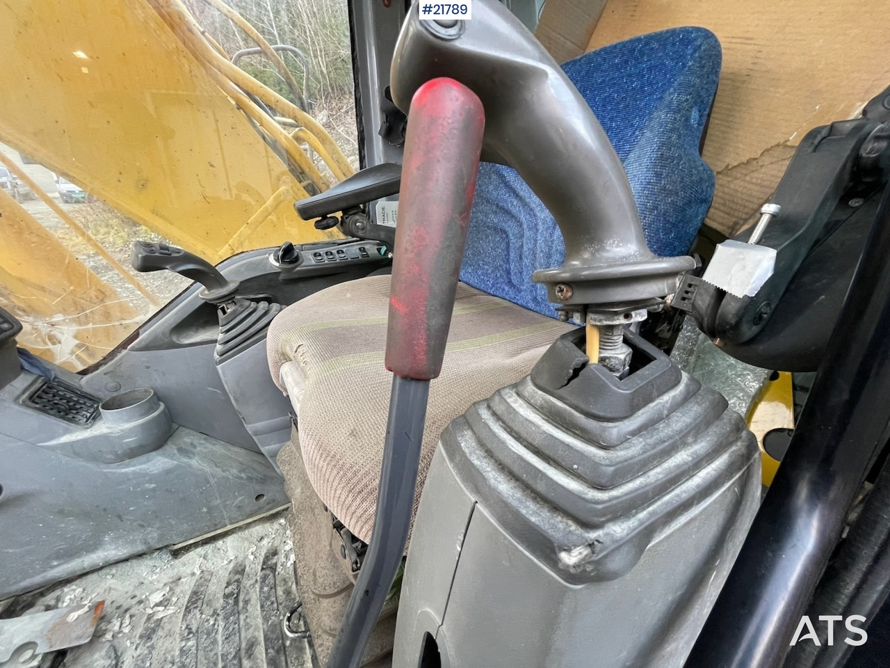 Escavatore cingolato New Holland E265 med graveskuffe: foto 16