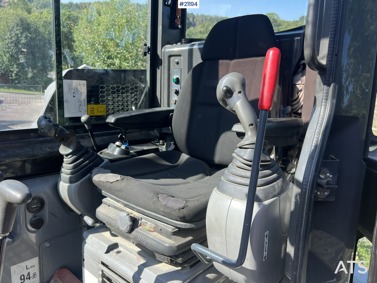 Escavatore cingolato New Holland E55B: foto 17