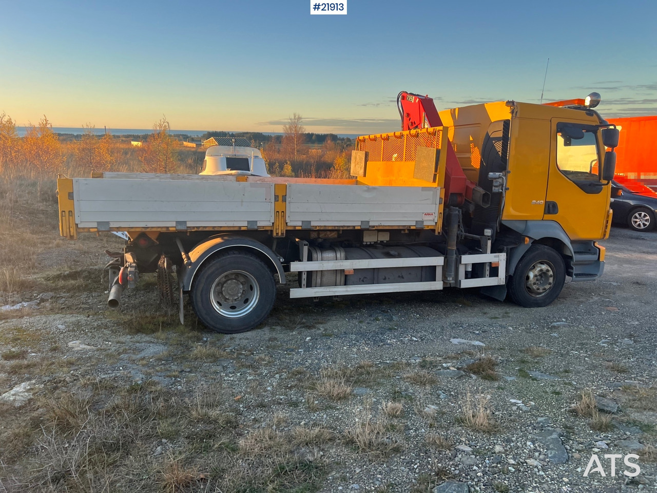 Volvo FL240 - Camion con gru: foto 3 Volvo FL240 - Camion con gru: foto 3