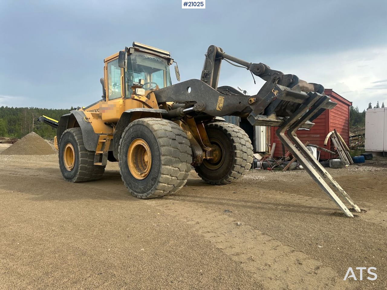 Volvo L120E hjullaster m/ vekt, skuffe og overhalt motor - Pala gommata: foto 1 Volvo L120E hjullaster m/ vekt, skuffe og overhalt motor - Pala gommata: foto 1