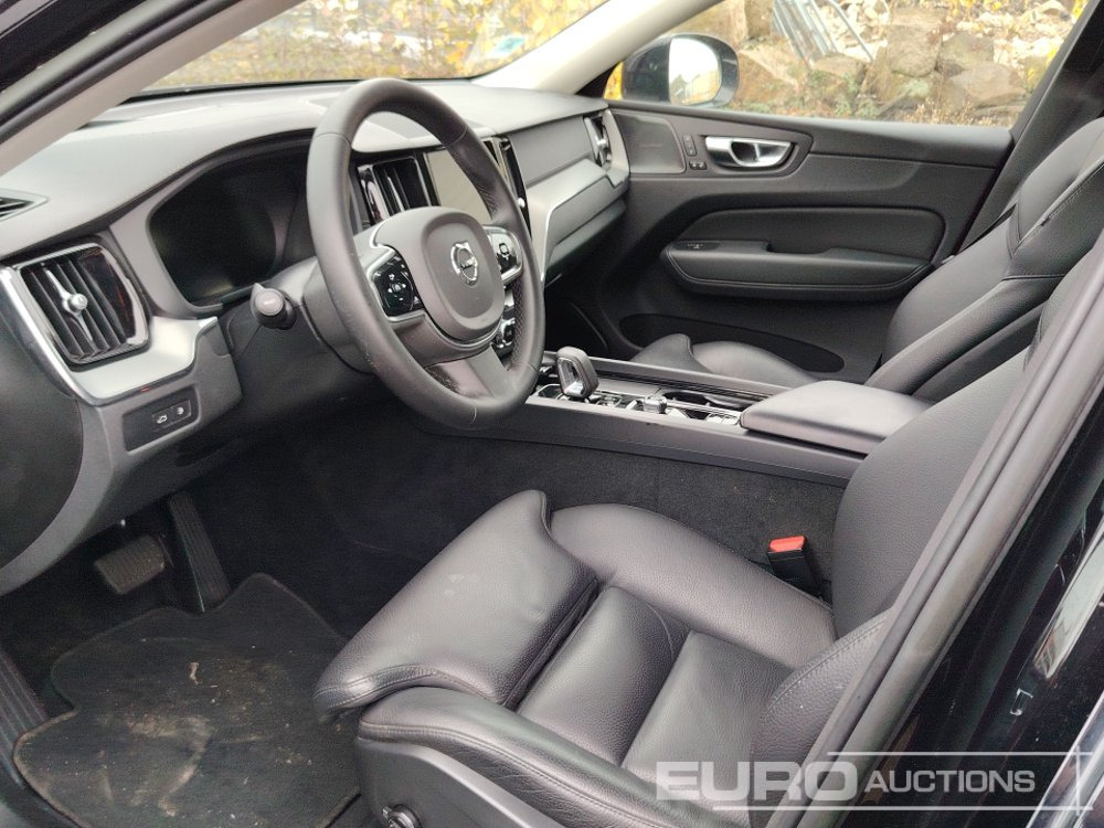 Autovettura 2020 Volvo XC60 T6 AWD Recharge Hybrid Automatic, Leather Seats, Reverse Camera, A/C, Electric Summer Roof (Water Damaged Engine): foto 13 Autovettura 2020 Volvo XC60 T6 AWD Recharge Hybrid Automatic, Leather Seats, Reverse Camera, A/C, Electric Summer Roof (Water Damaged Engine): foto 13