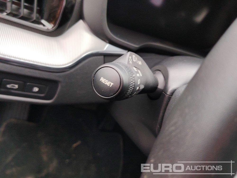 Autovettura 2020 Volvo XC60 T6 AWD Recharge Hybrid Automatic, Leather Seats, Reverse Camera, A/C, Electric Summer Roof (Water Damaged Engine): foto 21 Autovettura 2020 Volvo XC60 T6 AWD Recharge Hybrid Automatic, Leather Seats, Reverse Camera, A/C, Electric Summer Roof (Water Damaged Engine): foto 21