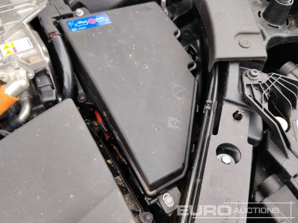 Autovettura 2020 Volvo XC60 T6 AWD Recharge Hybrid Automatic, Leather Seats, Reverse Camera, A/C, Electric Summer Roof (Water Damaged Engine): foto 35 Autovettura 2020 Volvo XC60 T6 AWD Recharge Hybrid Automatic, Leather Seats, Reverse Camera, A/C, Electric Summer Roof (Water Damaged Engine): foto 35