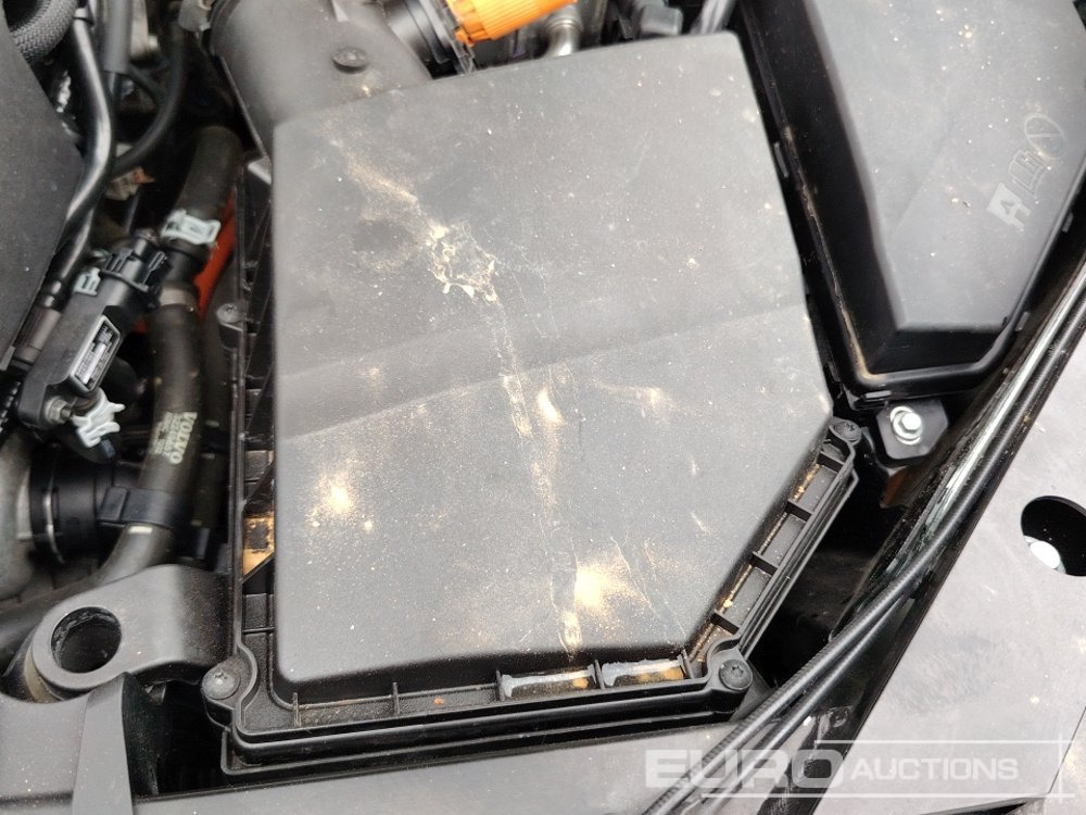 Autovettura 2020 Volvo XC60 T6 AWD Recharge Hybrid Automatic, Leather Seats, Reverse Camera, A/C, Electric Summer Roof (Water Damaged Engine): foto 32 Autovettura 2020 Volvo XC60 T6 AWD Recharge Hybrid Automatic, Leather Seats, Reverse Camera, A/C, Electric Summer Roof (Water Damaged Engine): foto 32