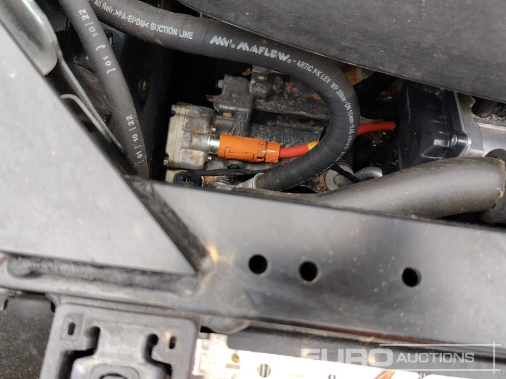 Autovettura 2020 Volvo XC60 T6 AWD Recharge Hybrid Automatic, Leather Seats, Reverse Camera, A/C, Electric Summer Roof (Water Damaged Engine): foto 29 Autovettura 2020 Volvo XC60 T6 AWD Recharge Hybrid Automatic, Leather Seats, Reverse Camera, A/C, Electric Summer Roof (Water Damaged Engine): foto 29